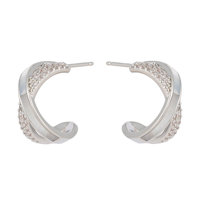 Einfache Ohrringe in C-Form. Preis verhandelbar: 2,5–3,0 $
