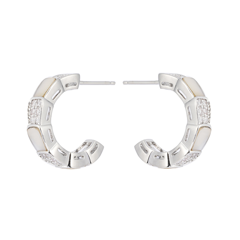 Vorrätige Ohrringe der Shell-Serie: 2,2–2,7 $