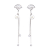 Vorrätig sind fächerförmige Perlen-Cz-Ohrringe für 3,0–3,5 $