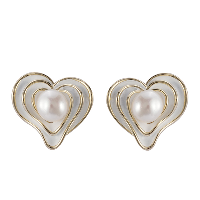 Herzförmige Perlenohrstecker erhältlich für 1,75–2,25 $