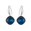 Modische Ohrringe mit blauen Steinen   