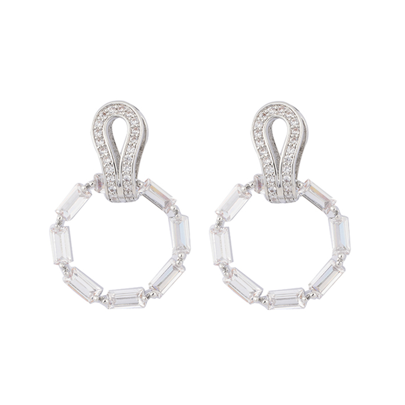 Vorrätige Ohrringe mit runden Zirkonia-Steinen: 2,3–2,8 $
