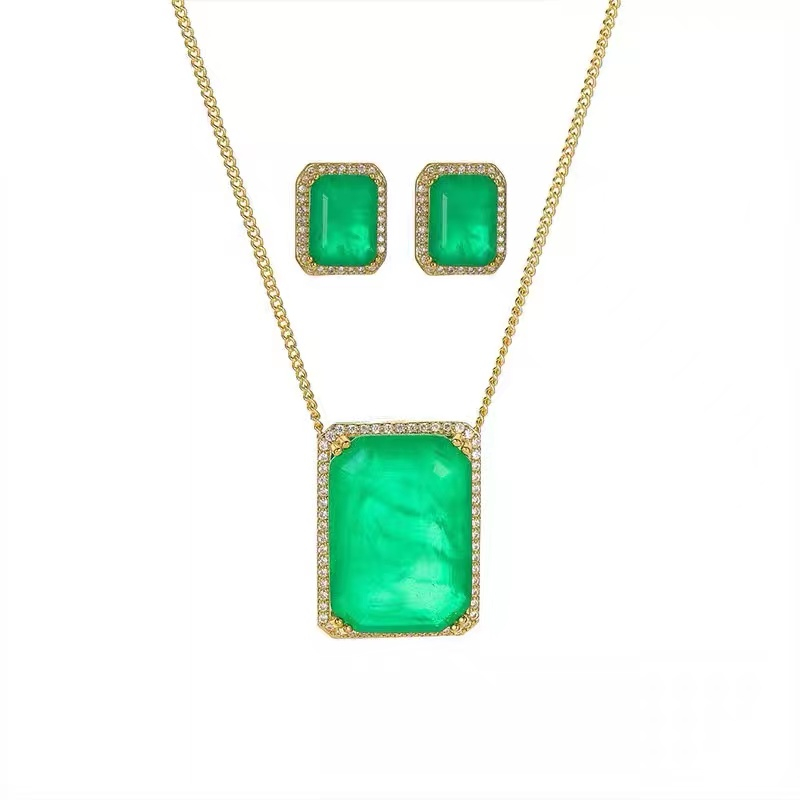 Set aus Halskette und Ohrringen mit simuliertem Smaragd-Anhänger STB015
